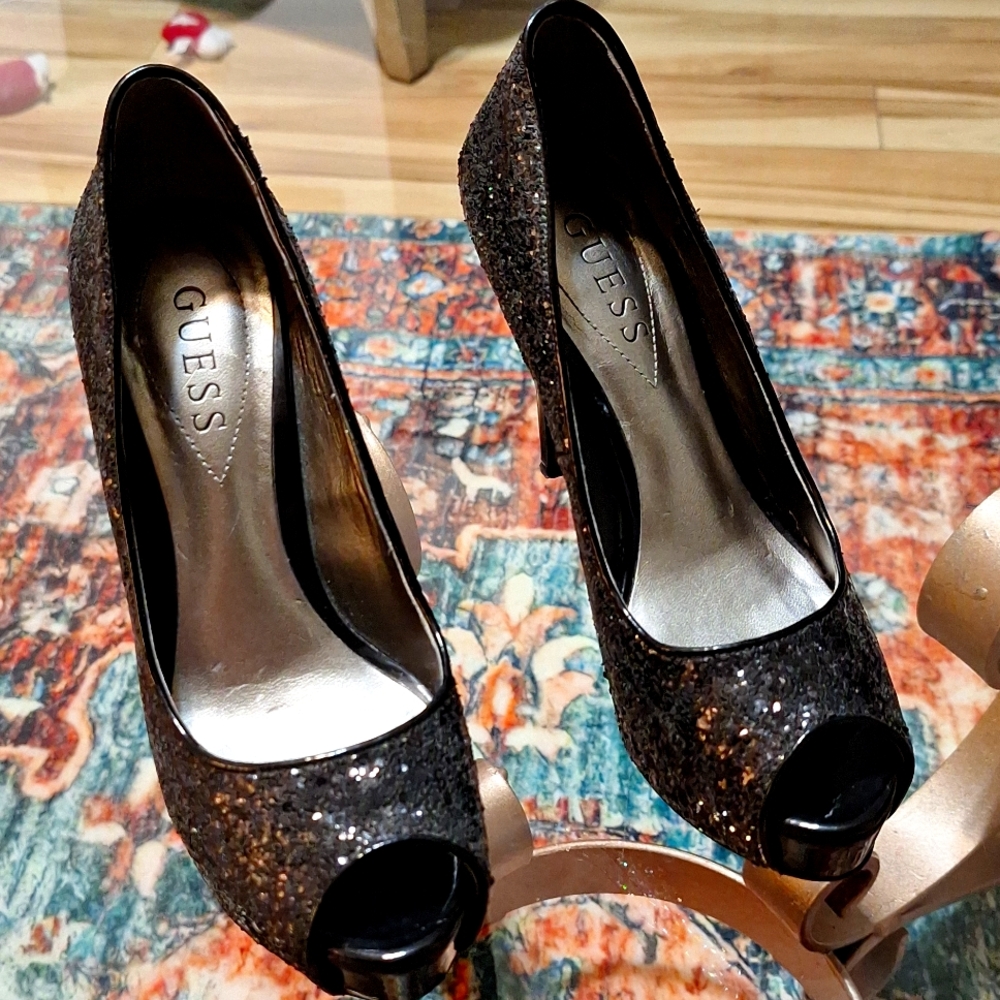 GUESS Black Glittery Platforms Heels Pumps